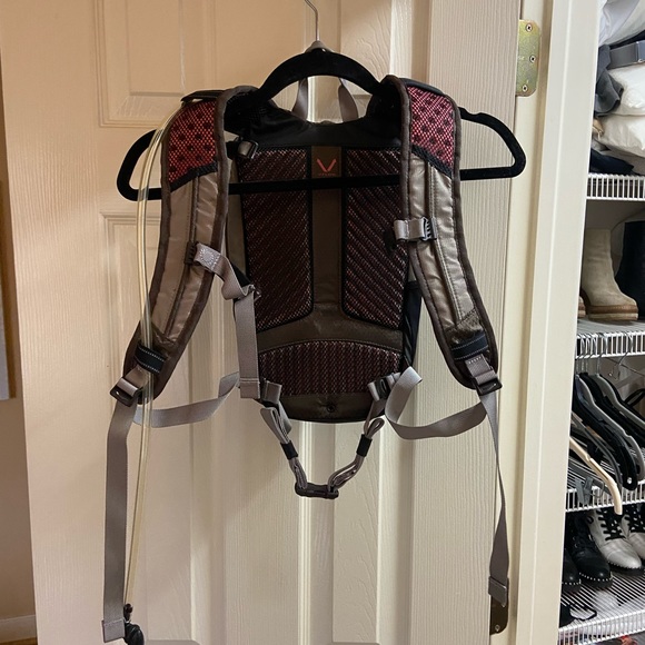 Cabela's Other Cabelas Merritt 8 Hydration Pack Poshmark